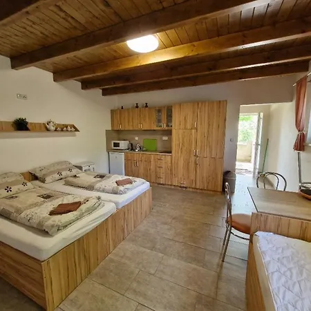 Apartmany Pod Pergolou Boretice Exterior photo